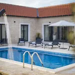 Luxury With A Swimming Pool Privlaka, Zadar - 18623 * Privlaka (Zadar)
