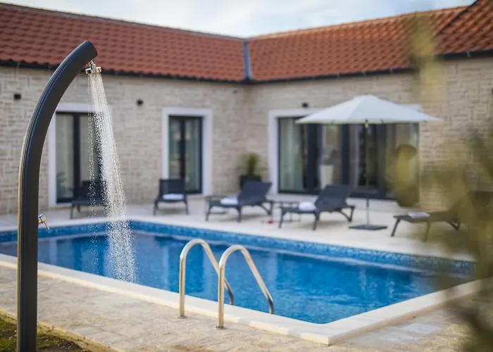 Luxury With A Swimming Pool Privlaka, Zadar - 18623 * Привлака