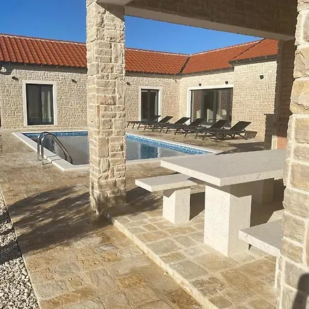 Luxury With A Swimming Pool Privlaka, Zadar - 18623 *