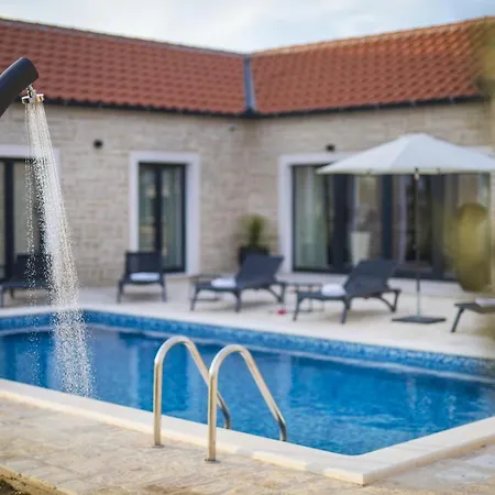 Luxury With A Swimming Pool Privlaka, Zadar - 18623 * Привлака