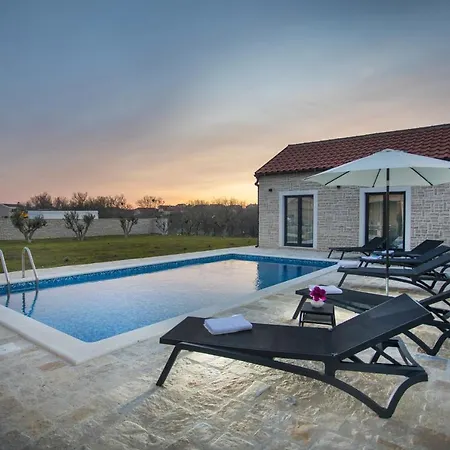 Luxury With A Swimming Pool Privlaka, Zadar - 18623 * Привлака