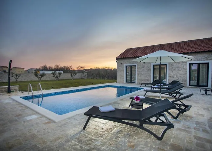 Luxury With A Swimming Pool Privlaka, Zadar - 18623 * Privlaka (Zadar)